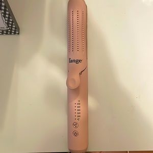 L'ange LeDuo hair iron hot tool in blush color.